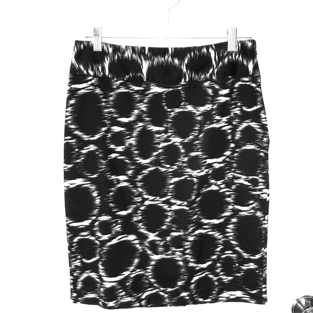 2/$6 Alfani black/white knee length pencil skirt